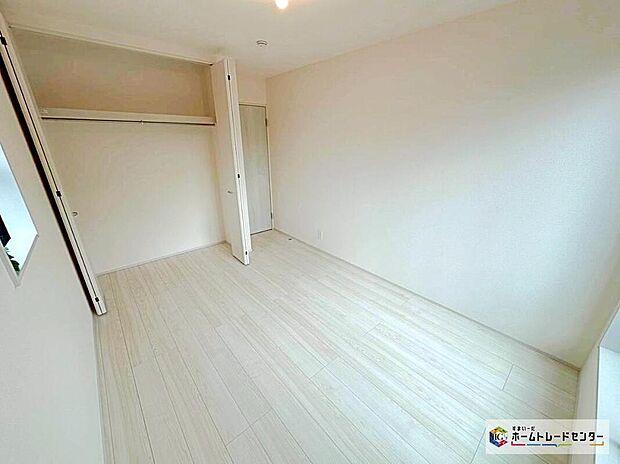 【収納】たっぷりの収納をご用意しております！居室の全空間を有効活用でき、いつでもお部屋をすっきりとお使い頂けます♪自分好みのお部屋で、ゆったりお寛ぎ頂けますよ！