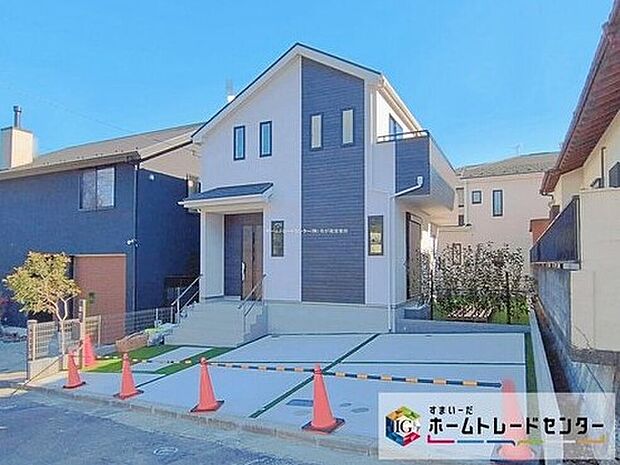 【現地外観写真】敷地面積49坪!カースペース並列2台分&広々お庭スペース付♪
リビング広々20.25帖、ゆとりの4LDKプランです☆