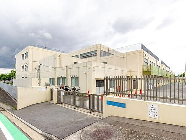 横浜市立美しが丘西小学校(約1,200m)