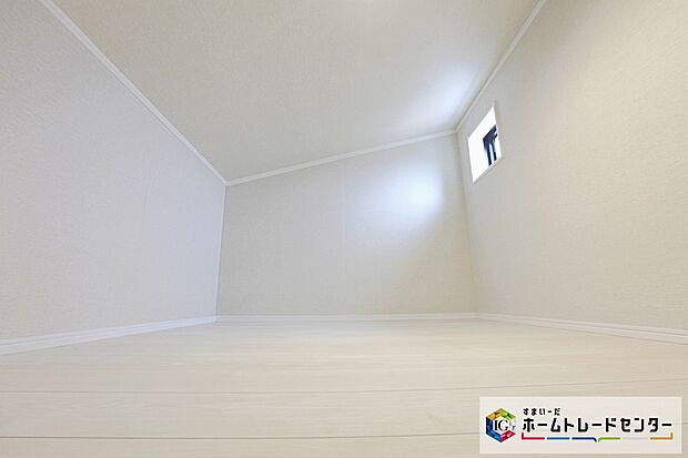 【☆ベタ基礎☆】面で支える耐震性のあるベタ基礎。また、基礎幅150mmと基準値の120mmよりも厚くし、より地震に強い住まいを実現できます。