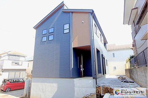 【現地外観写真】閑静な住宅街に立地します☆
小中学校、スーパー、コンビニ、郵便局など、生活に必要な施設が徒歩１０分圏内に揃います♪