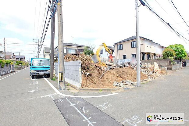 【前面道路含む現地写真】敷地面積30坪超!A号棟はカースペース2台可(車種によります)
全居室に収納完備☆3LDKか4LDK、思い描くライフスタイルに合った1棟をお選びください♪