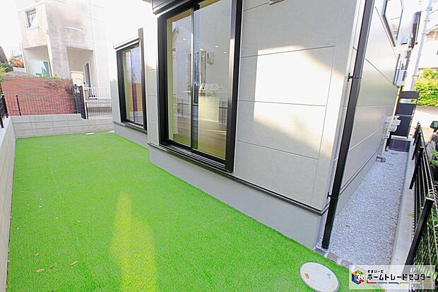 【庭】庭スペースがございます☆ガーデニングや家庭菜園なども楽しめそうです☆夏には水遊びもできそう♪