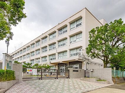 横浜市立鉄小学校 1400ｍ(徒歩18分/自転車8分)