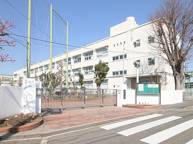 横浜市立鶴ケ峯中学校(約1,600m)