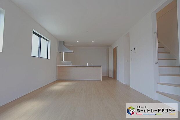 【リビング】リビングは広々17.1帖!明るく居心地良く、ご家族皆がゆったり寛げる憩いの空間となりそうです♪