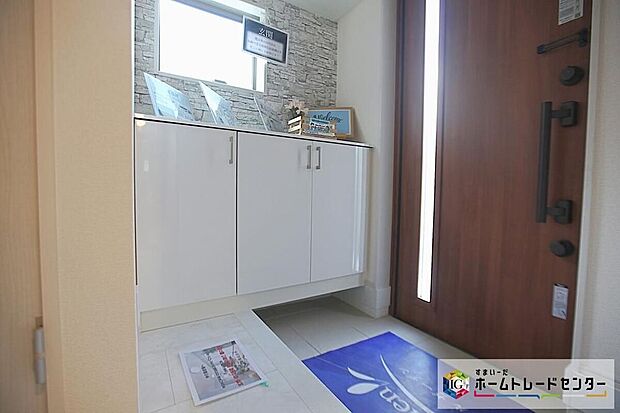 【玄関】家の中でお客様を迎える最初の場所である玄関は、家の印象そのものです!豊富な玄関収納で、常に綺麗に保つことが出来ます♪