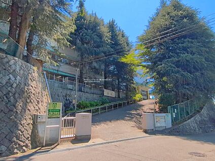 川崎市立西生田中学校 1509m(徒歩19分/自転車8分)