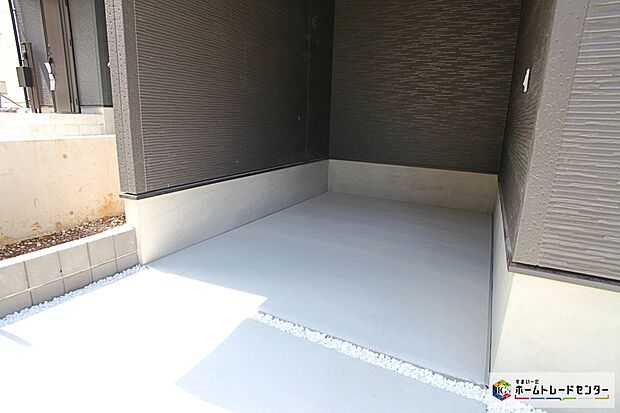 【ビルトインガレージ】強烈な日差しや、雨風、ホコリなどから大切な車を守るビルトインガレージです。