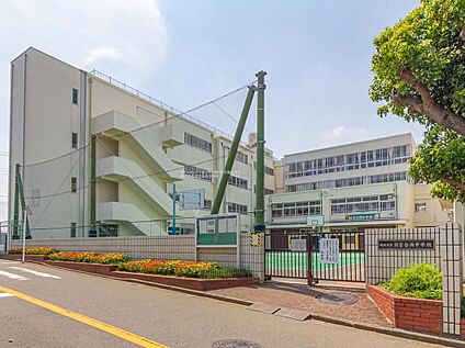 横浜市立日吉台西中学校 1270m (徒歩16分／自転車7分)