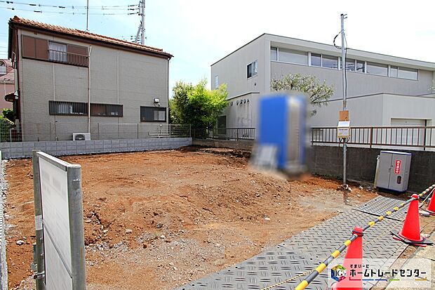 【現地外観写真】前面道路は6mございますので駐車しやすくなっております☆