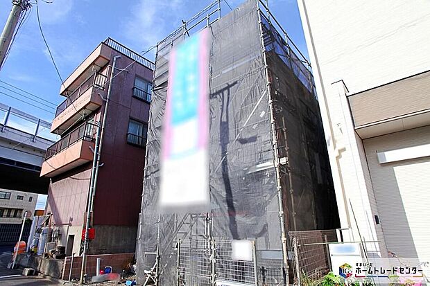【現地外観写真】1階には3帖のサービスルーム2階にはウォークインクローゼットがございます☆収納には困りません☆
