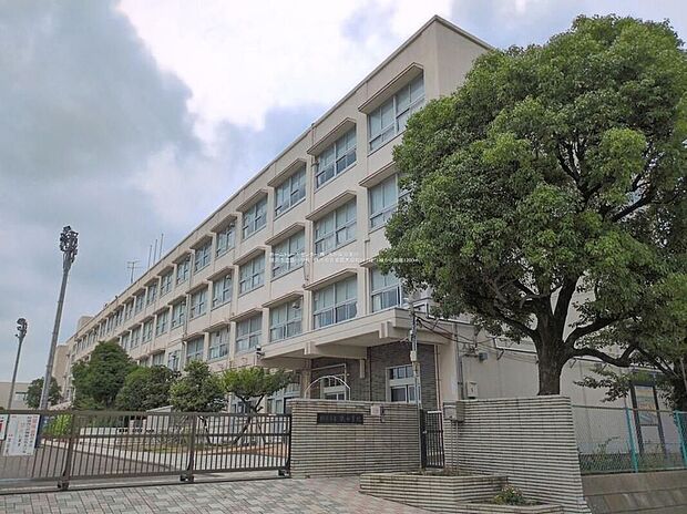 横浜市立鉄小学校(約1,280m)