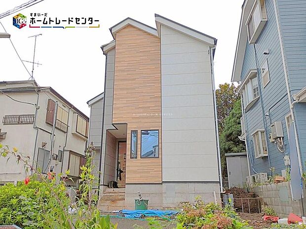 【現地外観写真】敷地面積35坪超!カースペース1台分ございます☆
リビング広々22.5帖!ウォークインクローゼット2か所!収納豊富、ゆとりの2LDK+Sプランです♪