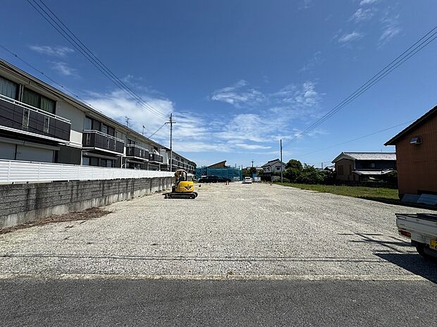 フラットで広い敷地　全3区画+モデル住戸