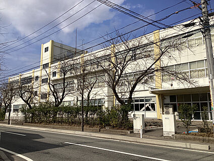 秋田市立東小学校 現地から290m。(徒歩4分。)