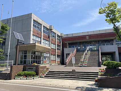 秋田市立泉中学校 現地から1060m。(徒歩14分。(最長))