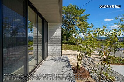 タイルデッキ西側より東に向いた写真です。