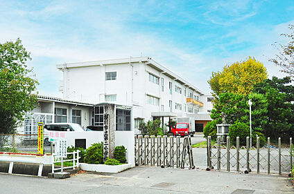 掛川市立第二小学校 現地から1170m～1320m。(徒歩15分～17分。)