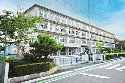 浜松市立鴨江小学校 現地から650m。(徒歩9分。)
