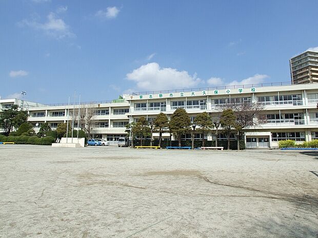 大久保小学校（約150m）