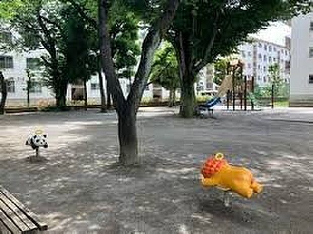 夏見台第一かしの木公園(約130m)