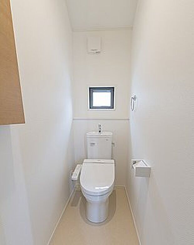 【2階トイレ（当社施工例）】フチなし構造でお掃除楽々。※イメージの為実際と異なる場合があります。