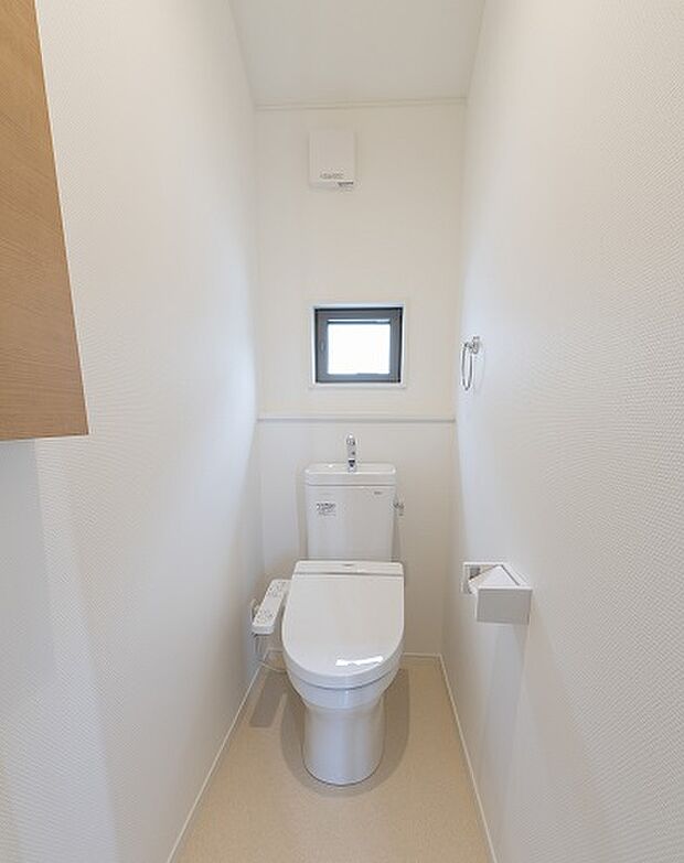 【２階トイレ（当社施工例）】フチなし構造でお掃除楽々。※イメージの為実際と異なる場合があります。