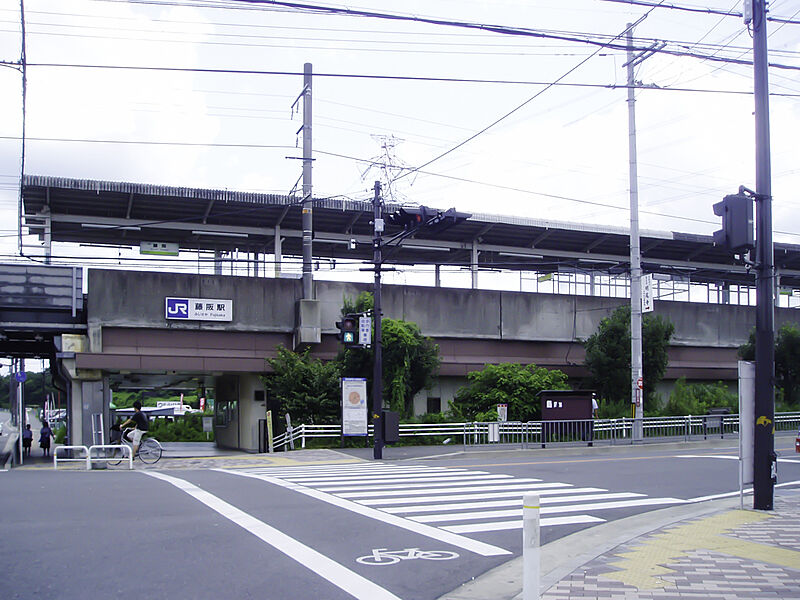 【最寄駅はJR学研都市線「藤阪」駅】「京橋」駅や「北新地」駅へ直通で、京阪や大阪メトロなど、他路線への乗換もしやすい交通網。駅近くには駐輪場が整備されており、二輪車でのアクセスもおススメです。