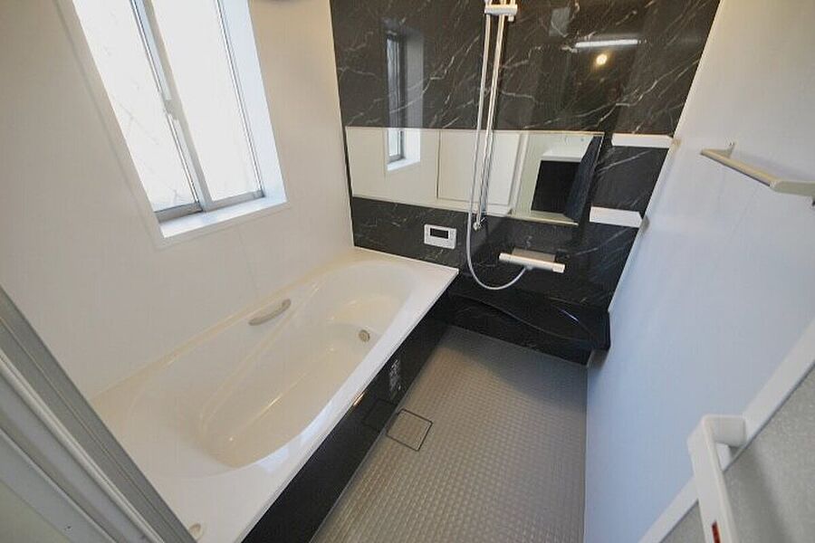 （当社他分譲済み　浴室施工例）浴室換気乾燥暖房機付ユニットバスは広々1坪タイプ