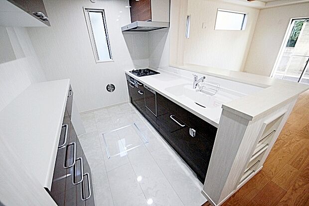 (当社分譲済施工例 キッチン)浄水器・食洗機付システムキッチン