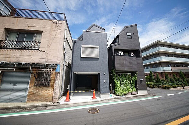 徒歩10分圏内に小中学校・スーパー・コンビニ・郵便局・図書館など周辺環境充実