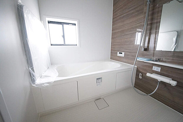 雨の日でもお洗濯物を乾かせる浴室乾燥機付きのバスルーム