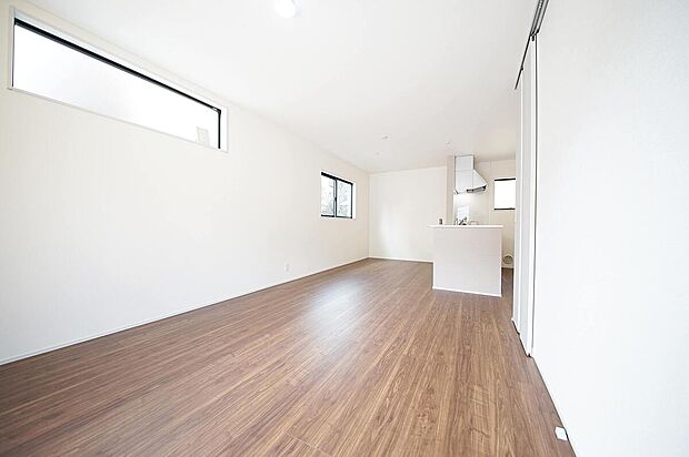 南向きのLDKは約17帖！寒い冬にも安心の床暖房が付いています