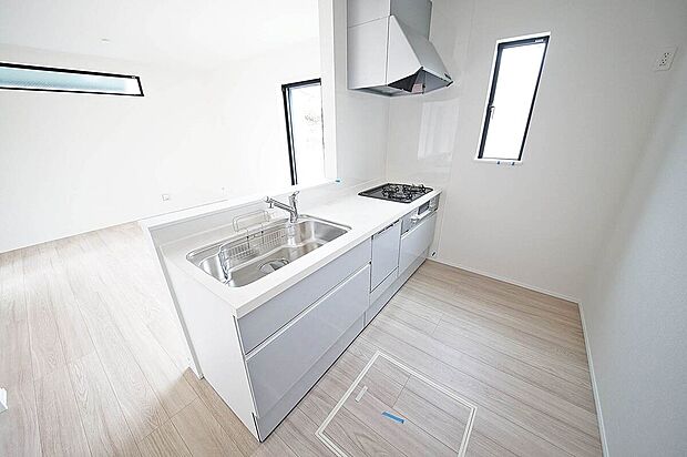 ご家族との会話も弾む対面キッチン・食洗機付きで家事の負担を減らします