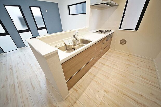 食事の後片付けがスムーズになる食洗機付きの対面キッチン