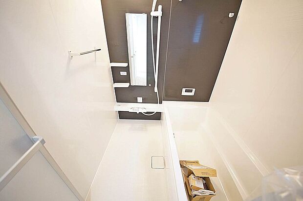 浴室に窓があるので湿気がこもらずいつでもいい空気に