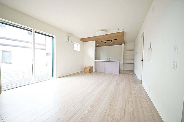 ペアガラスのためお部屋の冷暖房率が上がります