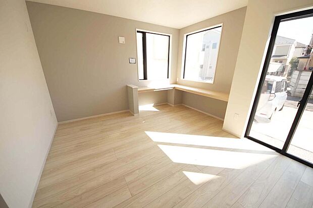 【リビング】スタディカウンターはお子様がリビングで勉強する際に便利です