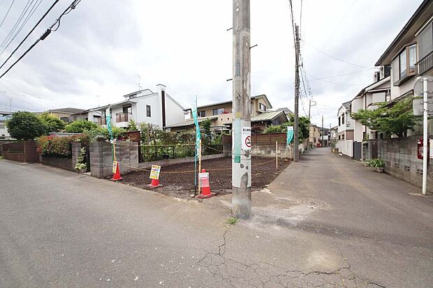 【外観】南側約4.7m公道、東南角地につき陽当たりと開放感良好