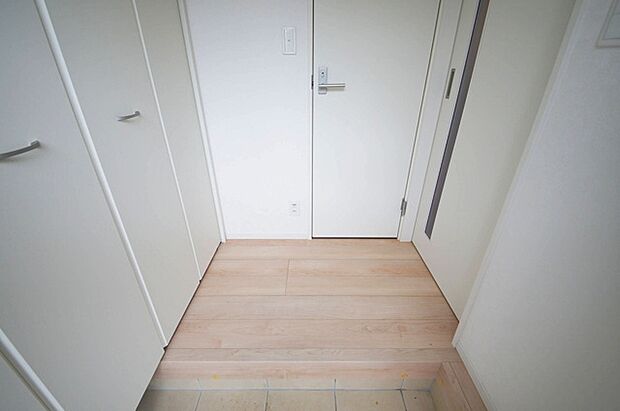 【玄関】シューズボックスに家族の靴を収納すれば玄関先はいつでもスッキリ片付きます