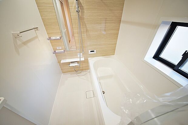 【(3号棟)浴室】半身浴を楽しめるバスタブを備えた浴室で一日の疲れをゆっくり癒せます