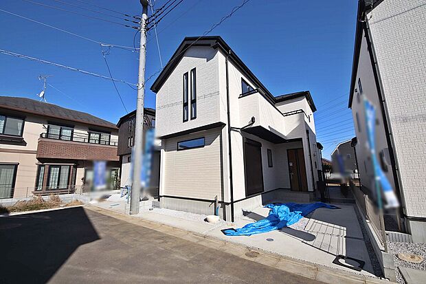 【3号棟 外観】洗面室横にはサービスルーム、WIC×2やパントリー等、収納力重視のお住まい