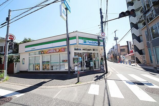 ファミリーマート（約100m）