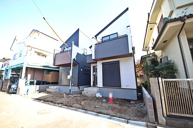 【2号棟 外観】小学校、コンビニ、ドラッグストア、公園、郵便局、病院、児童センター等徒歩10分圏内