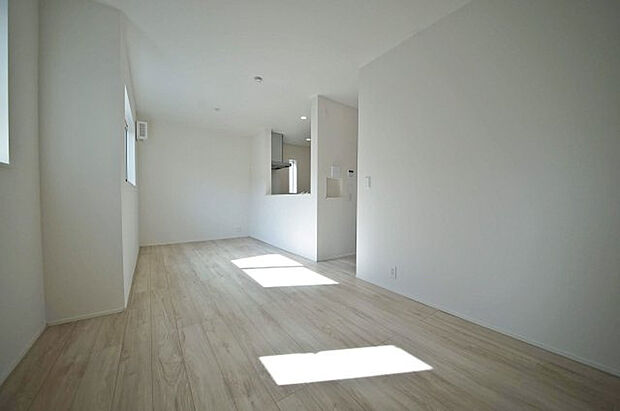 【リビング】リビング、居室は全て南向き!開放感を感じてみてください