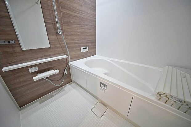 【浴室】浴室乾燥機があるので雨の日のお洗濯でもラクラク乾燥!