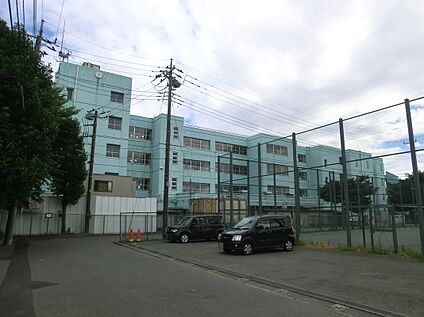 第五中学校 約1100m