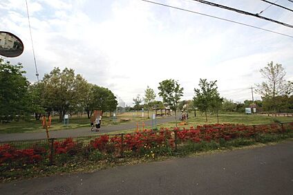 六仙公園 約738m