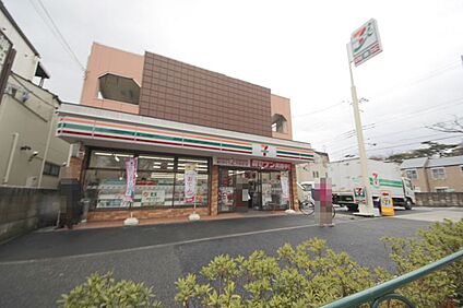 セブンイレブン 約571m